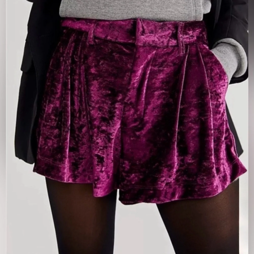 Free People Roma Velvet Shorts Size Small NWOT - Picture 4 of 9